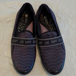 BZees women's casual shoes